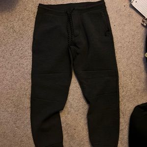 They are from American eagle. There athletic for men or women joggers.